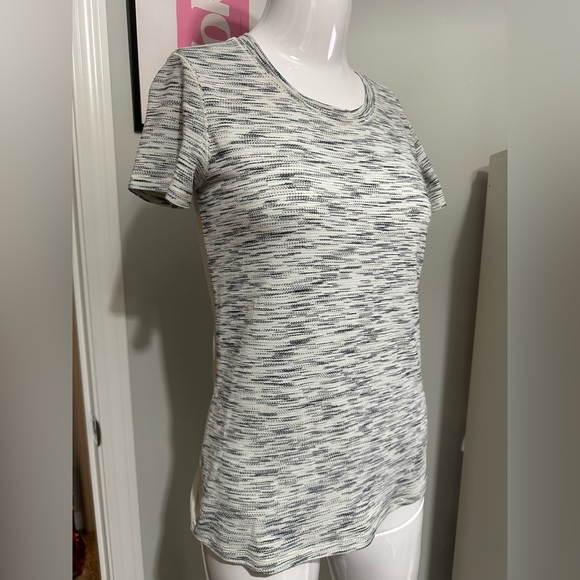 lululemon athletica Black and White Short Sleeve Tee - Picture 4 of 5